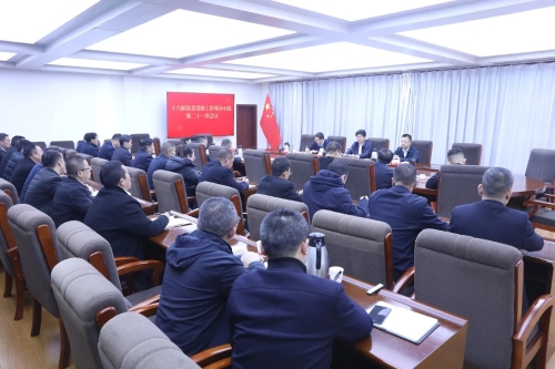 陈新民主持召开县委常委会会议